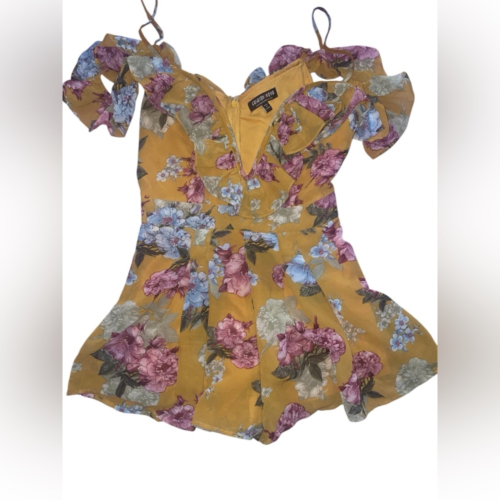 Fashionnova Floral Romper, Size Small